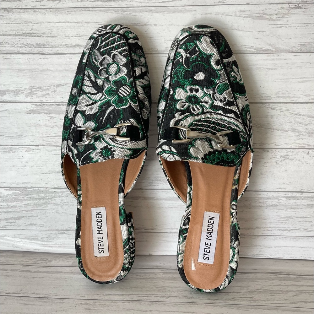 Steve Madden Black and Green Camouflage Flats